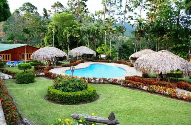 Hotel Rancho Las Guazaras piscine jardin